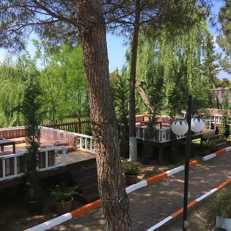 Shila Doert Mevsim Tatil Koyu 3*